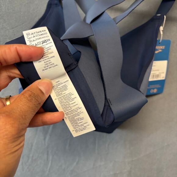 New Brooks Moves with Me Run Sports Bra Performance Track Sports Athletic 32A XS - Picture 7 of 9